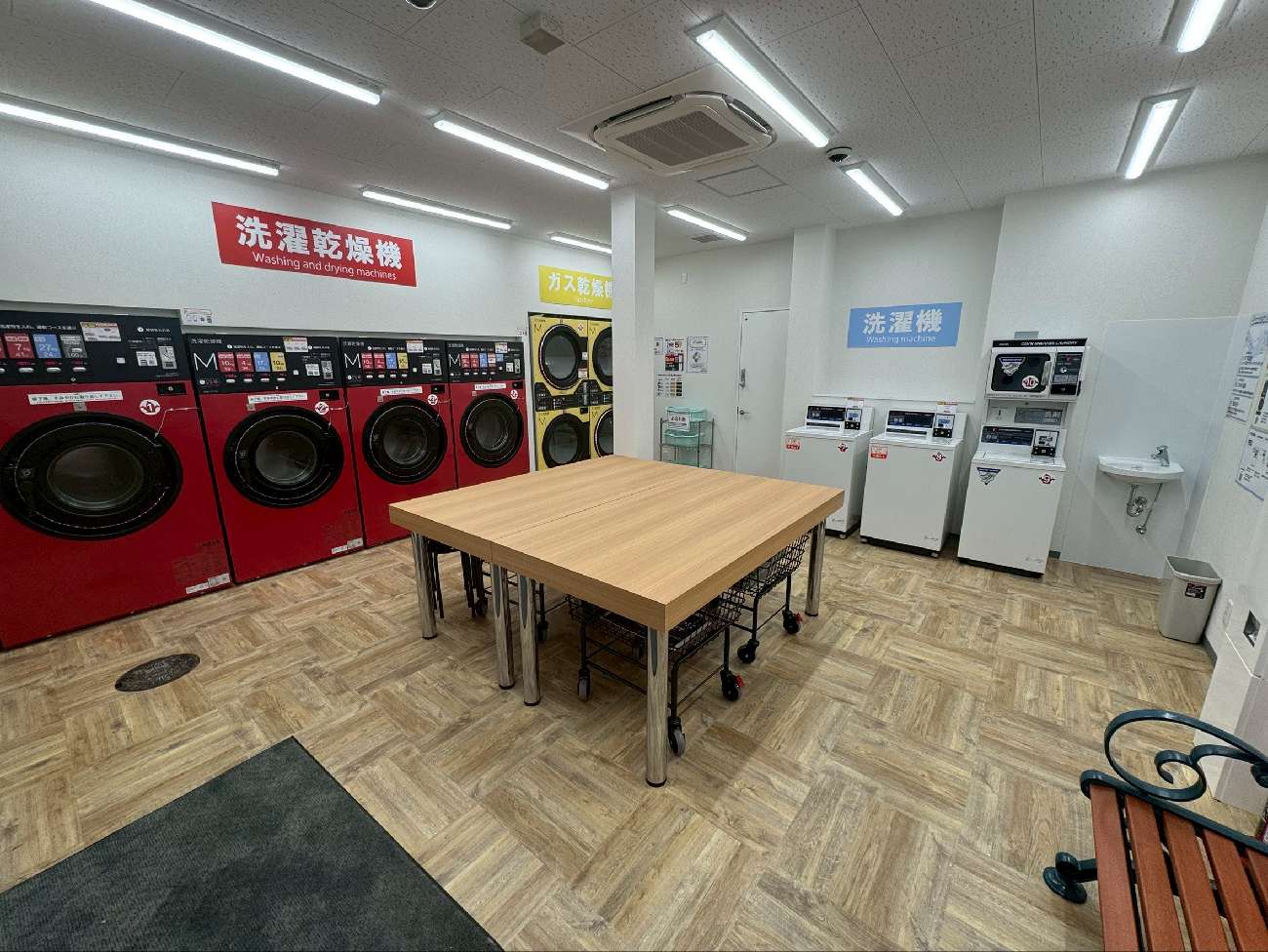コインランドリー/ピエロ 724号 鳳東町店の写真