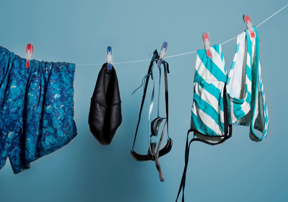 水着を洗濯している写真