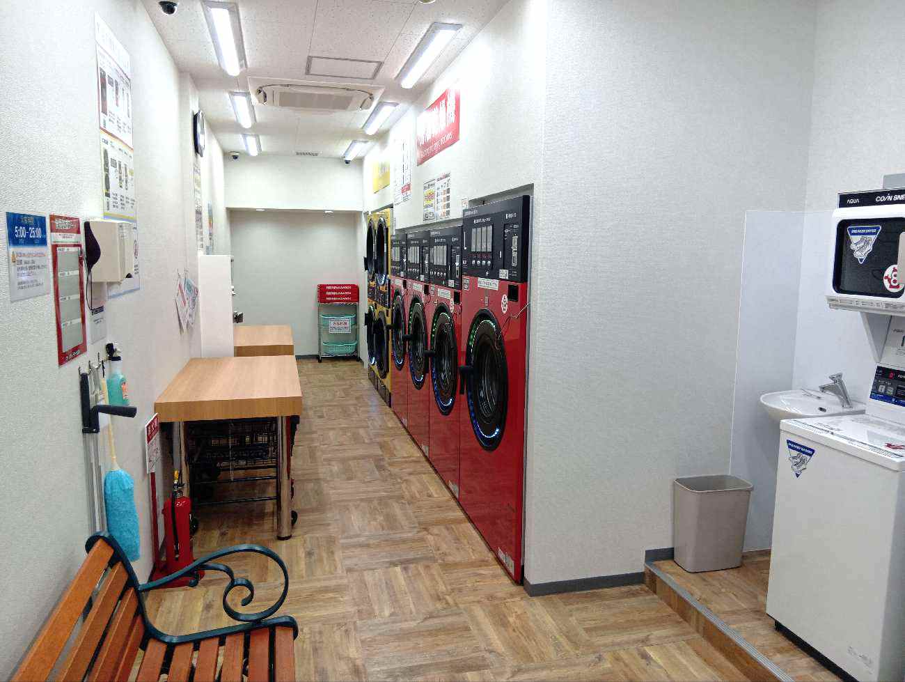 777号 土居町店の写真
